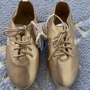Zara kids gold Oxford shoes. Size 9.5 (US)